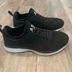 APL Techloom Phantom Black Runner Women’s 7.5 Lululemon Sneaker